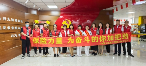 吉林分公司聯(lián)合新華保險(xiǎn)吉林分公司、吉林省腫瘤醫(yī)院開展“健康生活每一天”保險(xiǎn)公益活動(dòng)，進(jìn)入長春市朝陽區(qū)清和街道青云社區(qū)進(jìn)行義診。