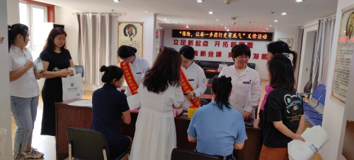 中國(guó)大地保險(xiǎn)吉林分公司開(kāi)展“傳遞關(guān)愛(ài)，守護(hù)健康”7.8 保險(xiǎn)公眾宣傳日義診活動(dòng) (2)